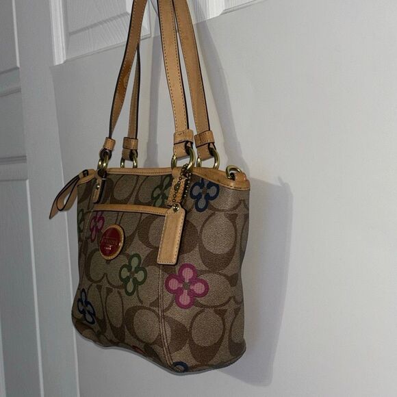 Coach F22226 Y2K Signature Payton Clover Tote (Tan/Signature/Multi) - Picture 3 of 11